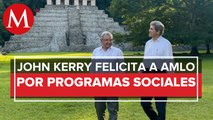 AMLO pasea con John Kerry en zona arqueológica de Palenque