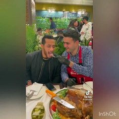 الشيف بوراك التركي.. حكاية طباخ أشتهر بابتسامته وأطباقه الشهية