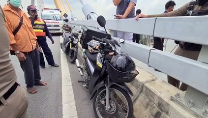 หนุ่ม วัย 26 ปี ถ่ายลงภาพสตอรี่ลาเพื่อนและภรรยาก่อนดิ่งสะพานภูมิพล