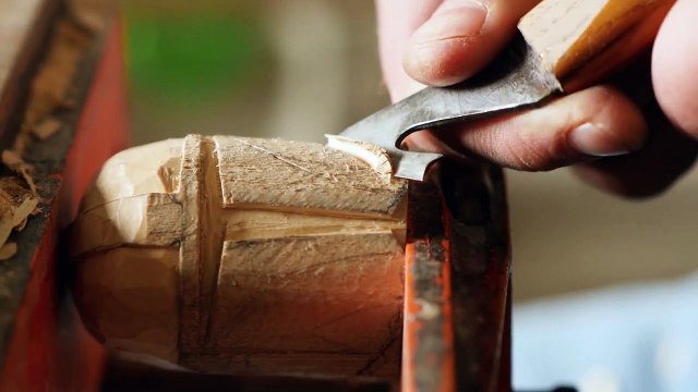 woodcarver carves a helmet of a robot helmet #helmets #helmetlovers #helmetloversindonesia