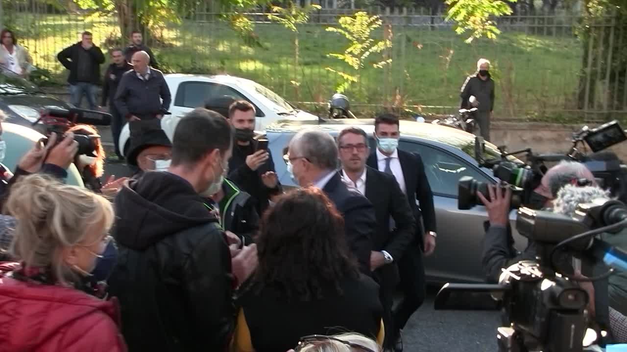 Roma, prima uscita pubblica per il sindaco Gualtieri al centro anziani di Tiburtino III