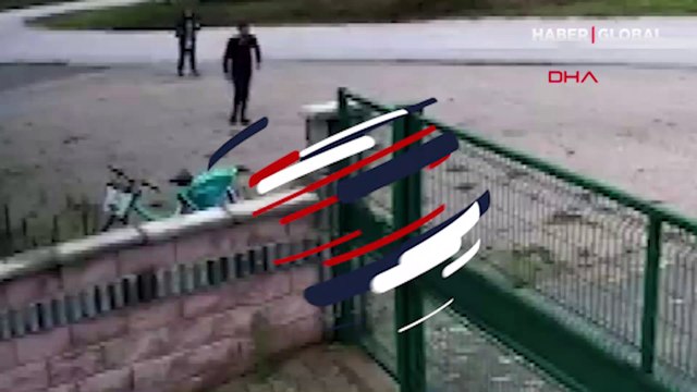 Bisikleti ücretsiz kullanamayınca deliye döndü! İşte böyle döner tekme attı