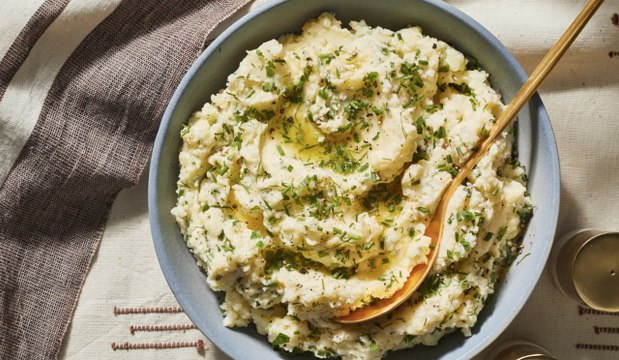 This Is the Perfect Ratio of Peel In Your Mashed Potatoes