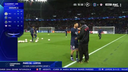 Le gros câlin de Messi et Ronaldinho avant PSG - Leipzig