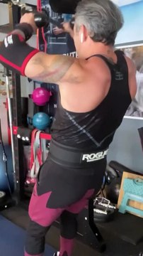 —Gear from @bodyengineers —Happy Monday & Tuesday Everyone !—Salut la famille, j’espère que vous allez bien ? Voici mon entraînement Épaules, Pectoraux et Triceps de ce lundi et mardi après midi, et oui pas pu le poster avant grâce à notre grand ami