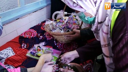 متطوعون يشاركون الأطفال فرحة المولد في المستشفى