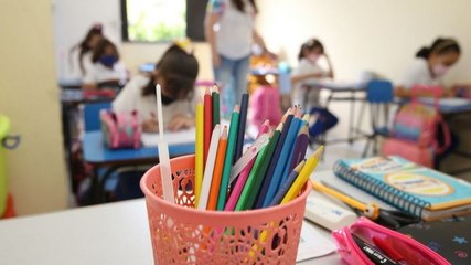 Télécharger la video: Alunos da rede municipal de ensino de Cajazeiras retornam às aulas presenciais gradualmente