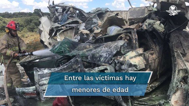 Tráiler y camioneta chocan y se incendian en carretera; hay 7 muertos