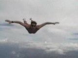 Travis Pastrana saute sans parachute