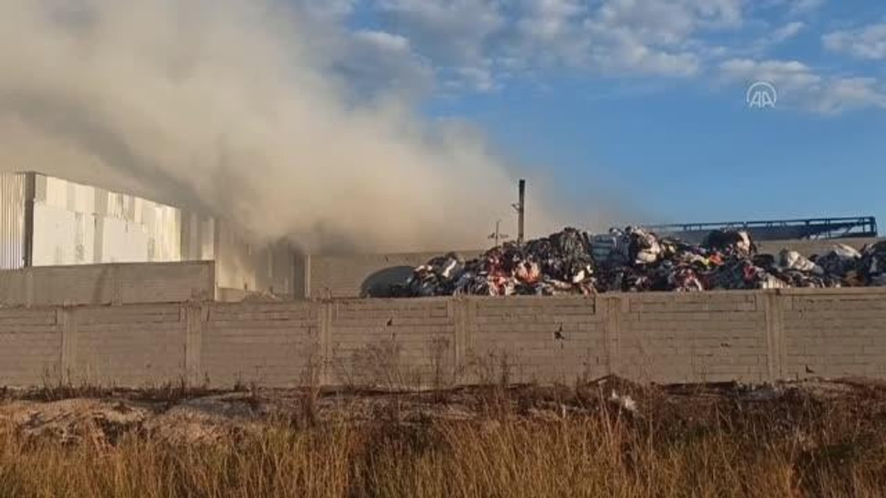 Son dakika haberleri | Osmaniye'de geri dönüşüm fabrikasında çıkan yangın kontrol altına alındı