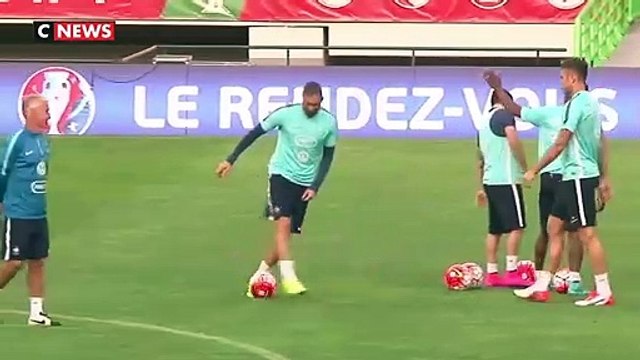 Le procès de «l'affaire de la sextape» de Mathieu Valbuena s'est ouvert ce matin, en l'absence du joueur du Real Madrid Karim Benzema