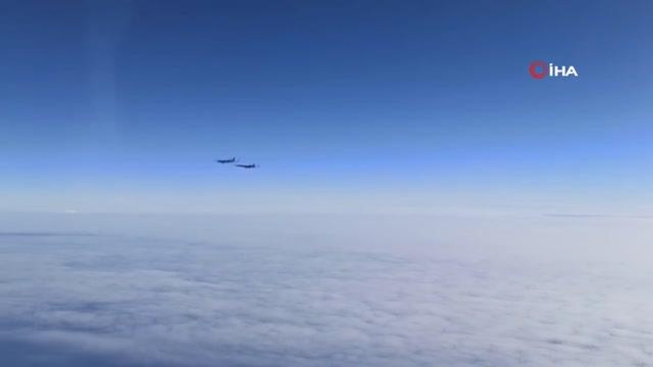 Rus savaş uçakları, Karadeniz üzerinde ABD uçaklarını engelledi