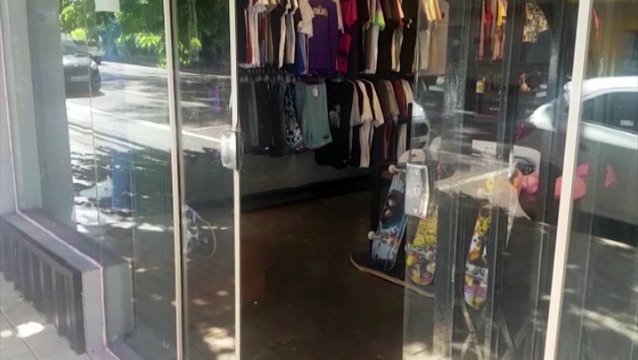 Roupas, calçados e skates são furtados de loja no Centro