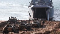 Rusya, Kırım'da onlarca gemi ve jetle gövde gösterisi yaptı! Resmi televizyon dev tatbikatı canlı olarak yayınladı