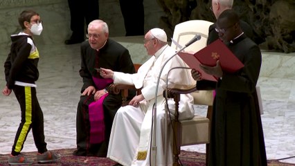 Un niño con discapacidad, protagonista en la audiencia del Papa al subir de forma espontánea al estrado