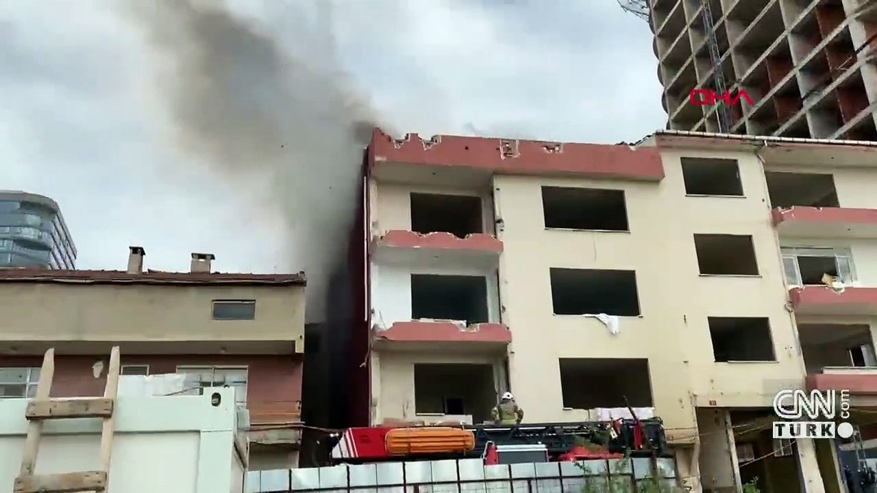 Devriye gezen polisler yangını fark etti