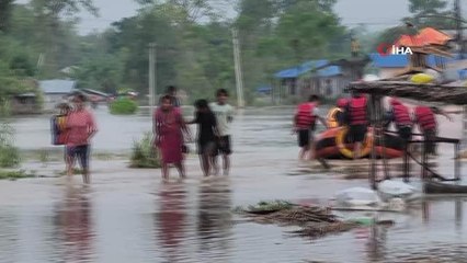 Nepal'i vuran sel ve heyelanda bilanço artıyor: 48 ölü