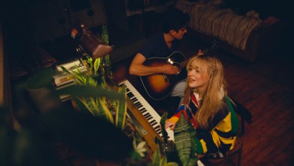 Sabrina Carpenter - skinny dipping