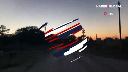 ABD'de feci tren kazası kamerada! Tren raylara sıkışan araç yükü tıra çarptı