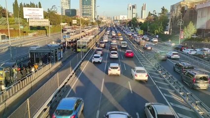 İstanbul'da trafik yoğunluğu yaşanıyor