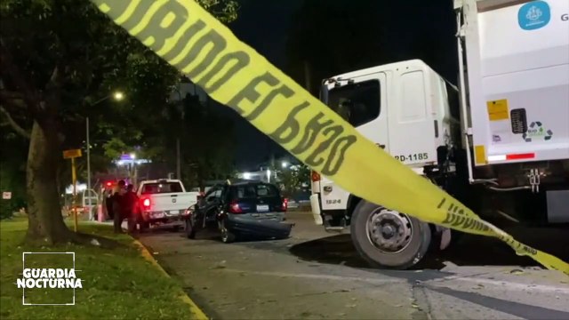 Camión recolector de basura embistió a un automóvil particular en Lázaro Cárdenas