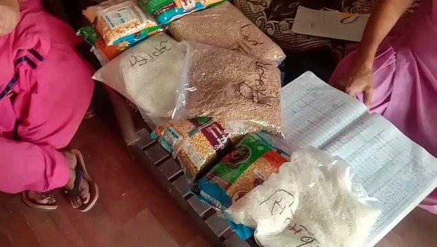 आंगनबाड़ी केन्द्रों पर पोषाहार का वजन कम, वितरण रोका