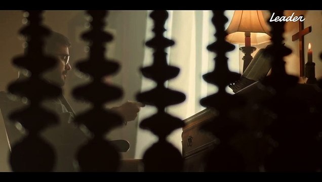 Cantor Kleber Lucas participa de comercial de Natal ao lado de representantes de outras religiões