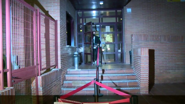 Antonio David Flores acude a comisaría en compañía de su abogado