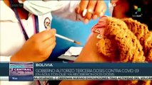 Bolivianos mayores de 18 años reciben tercera dosis de vacuna contra la Covid-19