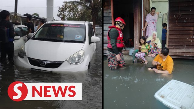 Floods cause Klang residents to evacuate homes