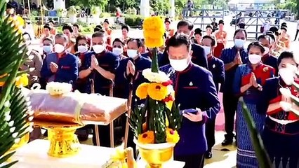 นครพนม สืบสานวัฒนธรรมวันออกพรรษารำบูชาพระธาตุพนม (มีคลิป)