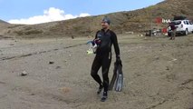 Öğretim üyesi Türkiye'nin en yüksek göllerinden biri olan Aygır Gölü'ne serbest dalış yaptı