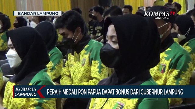 Gubernur Lampung Serahkan Bonus Bagi Atlet PON XX Papua 2021