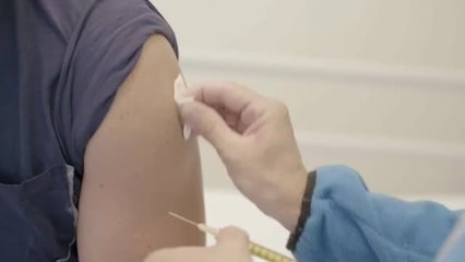 Скачать видео: Autorizada la tercera dosis de la vacuna del coronavirus en EEUU