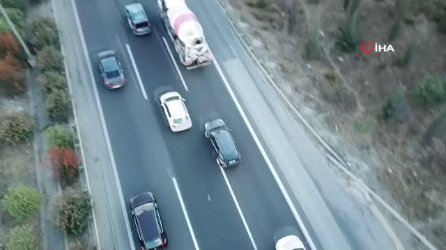 Drone destekli trafik denetimi: Emniyet şeridi ihlali yapan aracın gizlenmeye çalıştığı anlar kamerada
