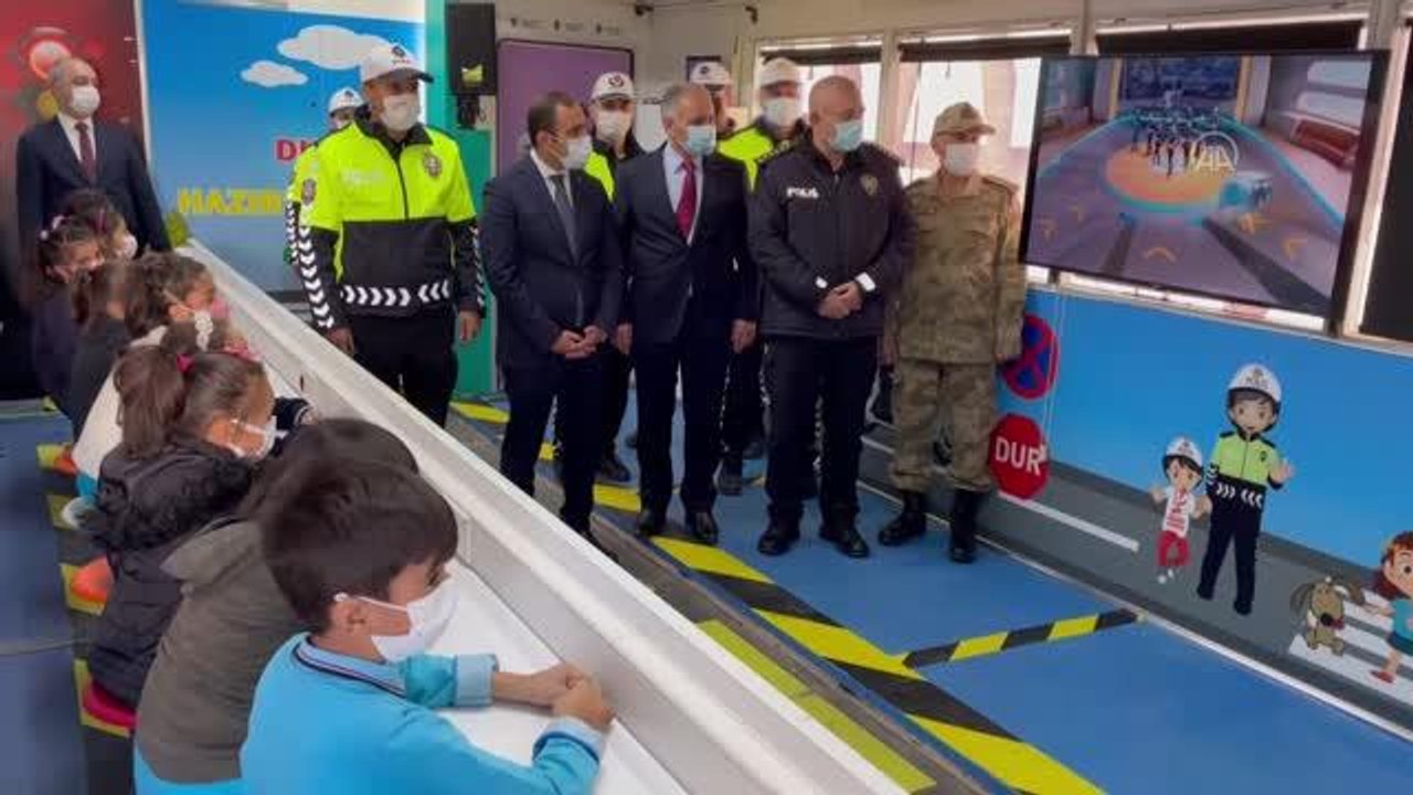 "Mobil Trafik Eğitim Tırı" öğrencilere eğitim verdi