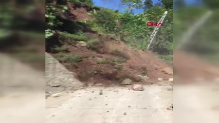 Son dakika haber! RİZE'DE HEYELANDA DUVAR ÇÖKTÜ, O ANLAR KAMERADA