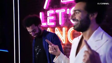 شاهد | النجم المصري محمد صلاح "يزور" تمثاله في متحف الشمع الشهير بلندن