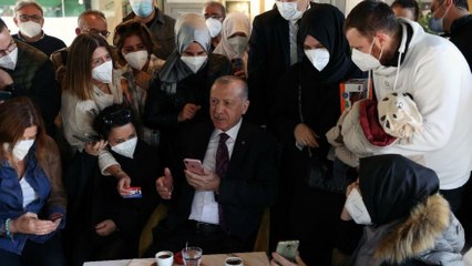 下载视频: Cumhurbaşkanı Erdoğan’dan kafe ziyareti