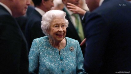 La reine Elizabeth II montre des signes de faiblesse physique