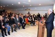 CHP Genel Başkanı Kılıçdaroğlu, Kars'ta partisine katılanlara rozet taktı