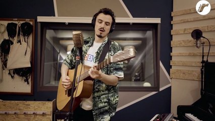 Folcast canta e suona “Senti che musica” per Rockol