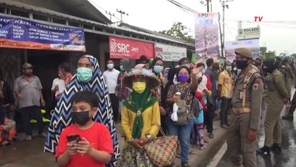 Potret Kedekatan Jokowi dengan Warga: Selfie Hingga Bagi Souvenir