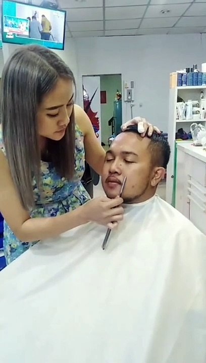 MENANG BANYAK | TUKANG POTONG RAMBUT CEWEK CANTIK