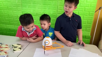 Drawing Robot : Eggy the Robot Teacher