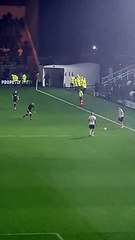 But incroyable alors que le terrain est inondé...