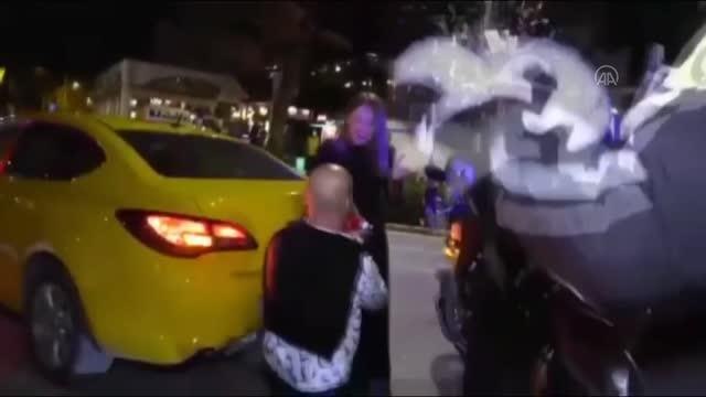 Son dakika: Evlilik teklifi yapmak isteyen taksici kendini ve kız arkadaşını polise yakalattı