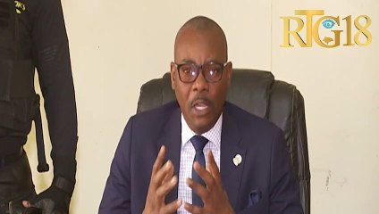 komisè gouvenman a.i Pòtoprens lan Mèt Frantz Louis desène manda dèye Jimmy Cherizier alyas Babekwou