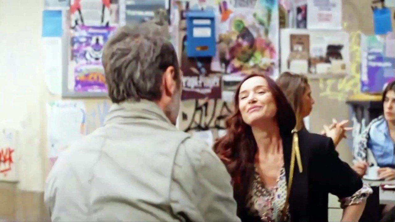 Plus belle la vie : [Spoilers] - Meinard juge l'affection débordante de Delphine à l'égard de Franck très suspicieuse !