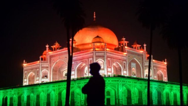 Monuments light up for celebration of 100 crore vaccinations